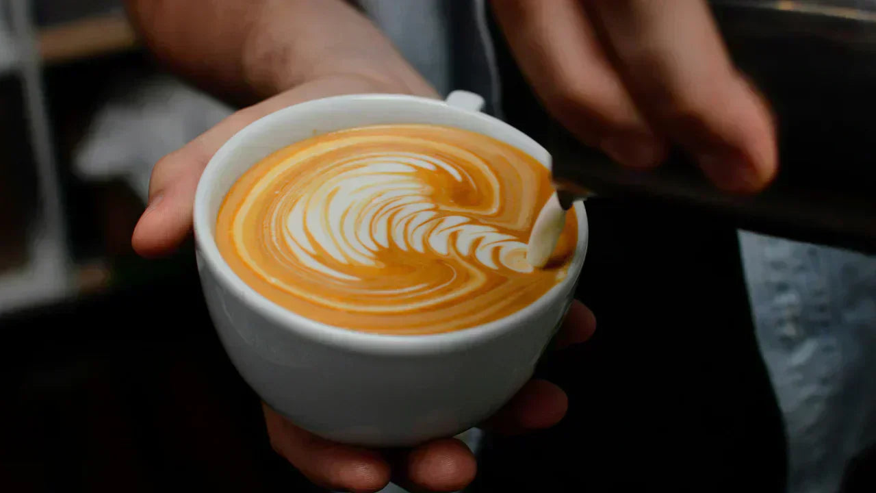 Latte Art wie im Café: So verbesserst Du Deine Barista-Skills zuhause