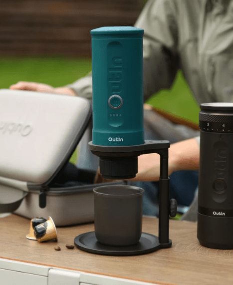 Outin Portable Universal Coffee Stand – Schwarz, höhen-verstellbar