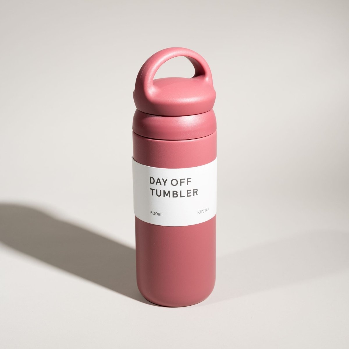Kinto Day Off Travel Tumbler – 500 ml Vakuum-Isolierte Flasche
