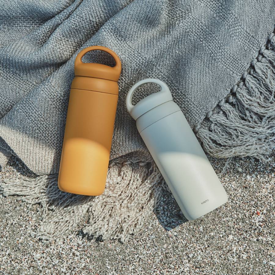 Kinto Day Off Travel Tumbler – 500 ml Vakuum-Isolierte Flasche