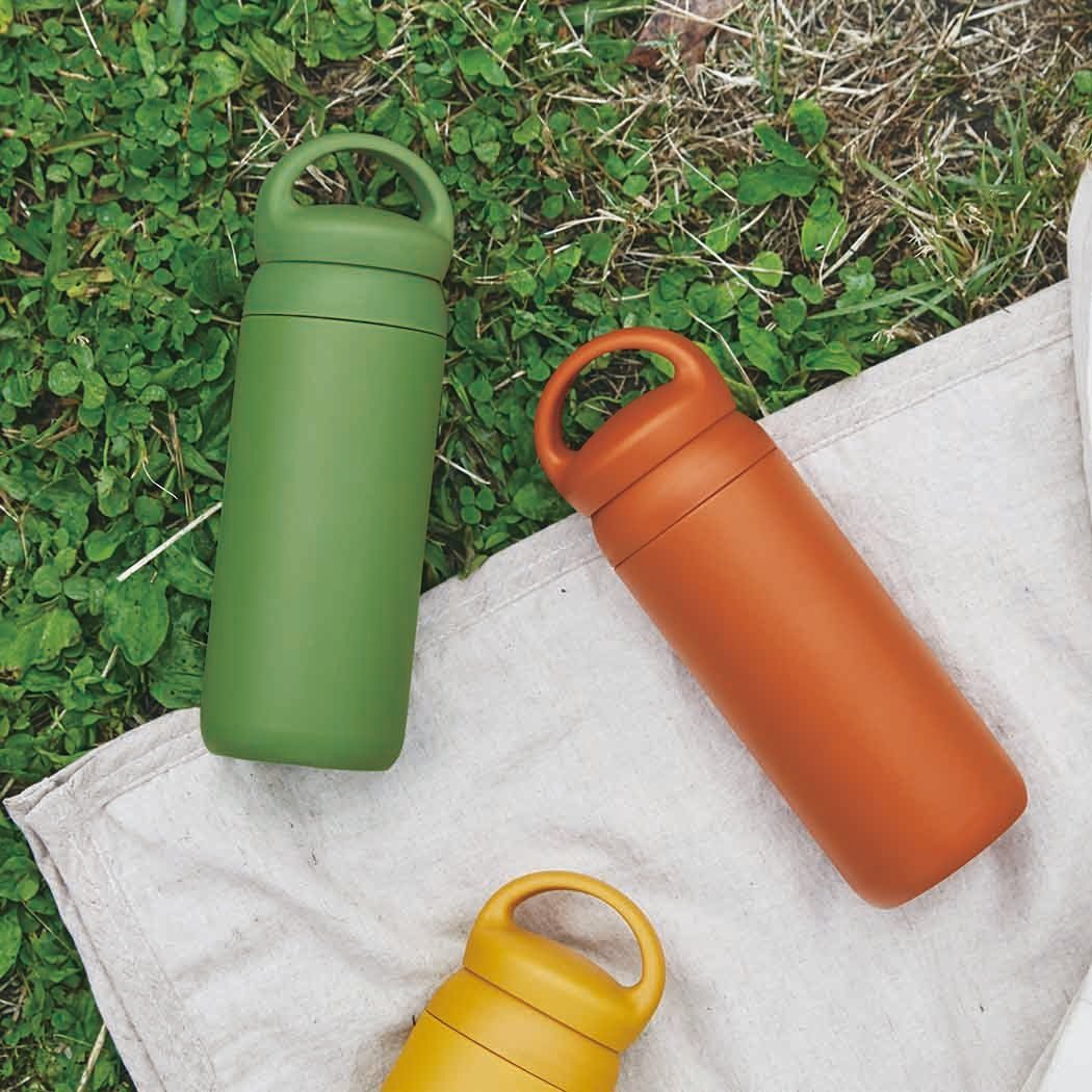 Kinto Day Off Travel Tumbler – 500 ml Vakuum-Isolierte Flasche